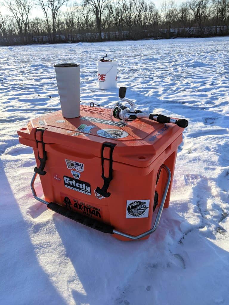 https://www.slammingbass.com/wp-content/uploads/2020/12/ice_fishing_tips-768x1024.jpg