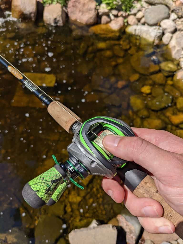 how to cast a baitcaster with thumb control